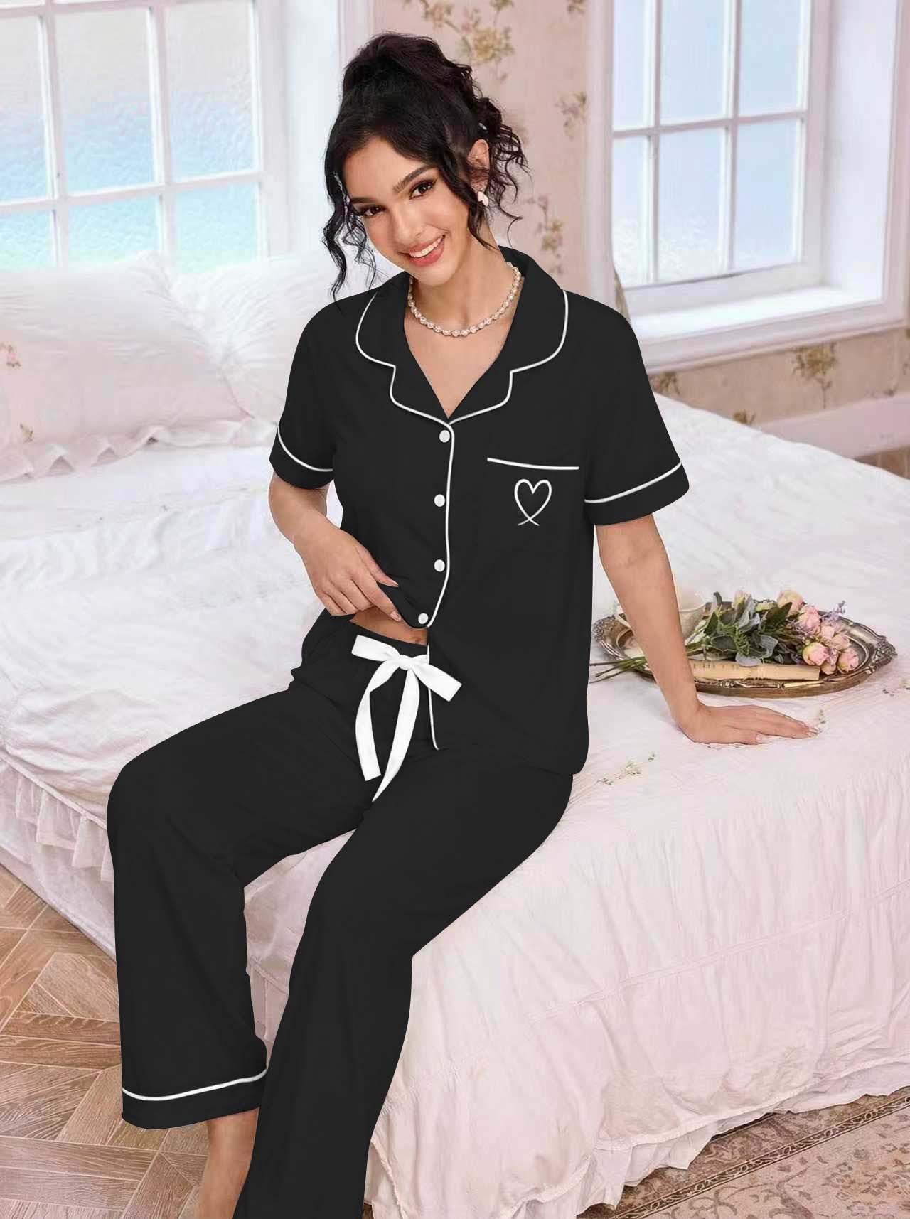 Embroidery Set - Damen-Pyjama-Set mit Revers, Herz-Stickerei, Kurzarm-Schlafanzug, Kontrastpaspelierung,