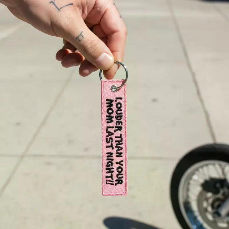„LOUDER THAN YOUR MOM“-Zitat-S – Embroidery Quote Bewertung und Preis
